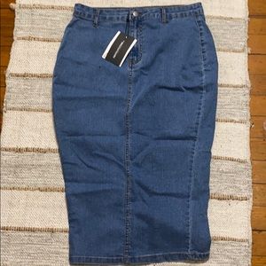 PRETTY LITTLE THING JEAN SKIRT !